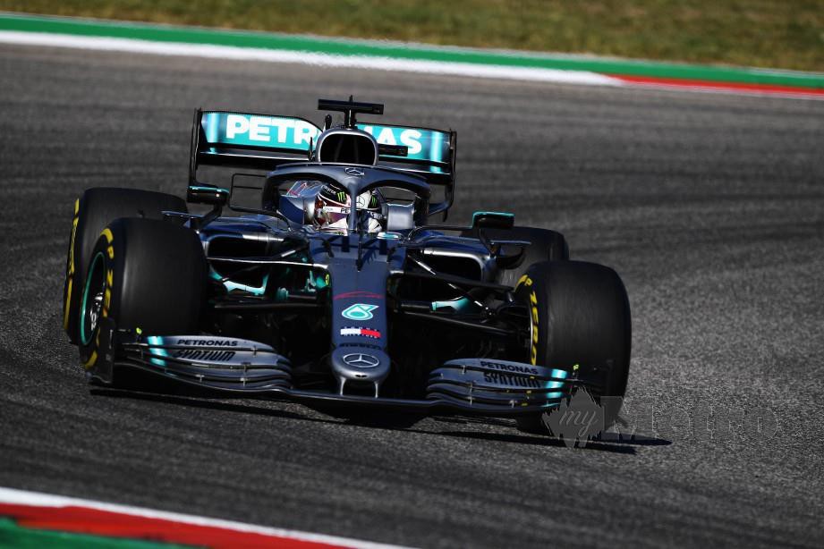 Lewis Hamilton memandu jentera Mercedes pada perlumbaan Grand Prix Amerika Syarikat. FOTO AFP