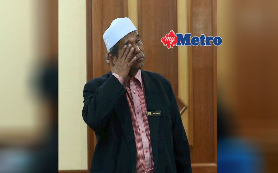 Ibrahim atau Raja Bomoh ketika hadir pada sidang media membuat pengakuan bersalah di Jabatan Agama Islam Wilayah Persekutuan, semalam. FOTO arkib NSTP
