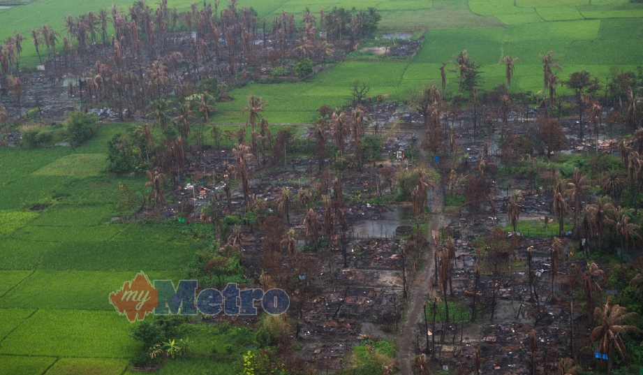 Gambar fail yang dirakam pada 27 September menunjukkan perkampungan etnik Rohingya di Rakhine, Myanmar, musnah akibat dibakar. - Foto AFP