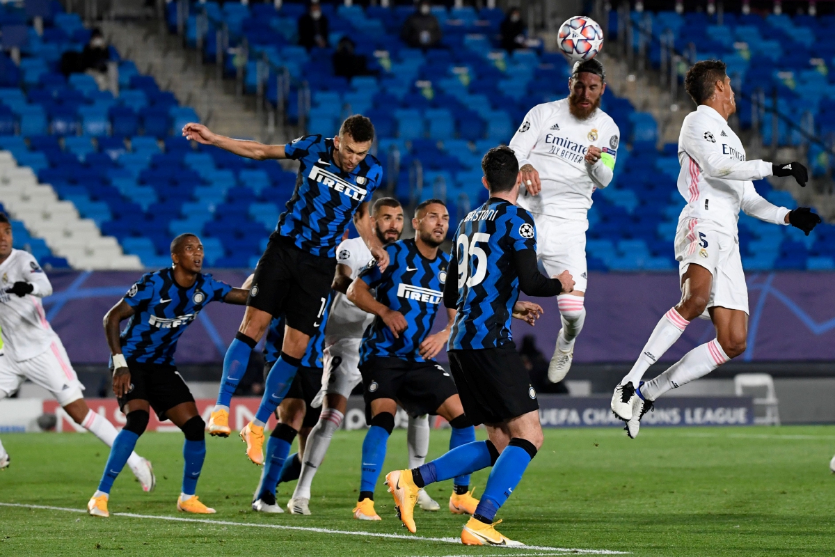 TANDUKAN Ramos menerjah gawang Inter. FOTO AFP  