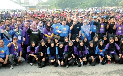 SERAMAI 1 ,500 sukarelawan yang menyertai program Volunteer Malaysia 2015 peringkat Negeri Perak di sekitar Taiping, baru-baru ini.