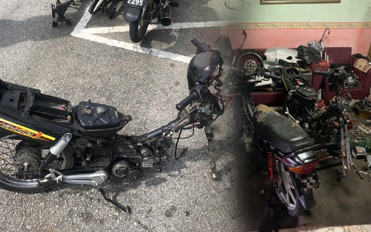 ANTARA rangka serta motosikal yang ditemui hasil tangkapan dua lelaki dipercayai terbabit kegiatan curi motosikal di sebuah rumah teres di Petaling Jaya, semalam. FOTO IHSAN PDRM