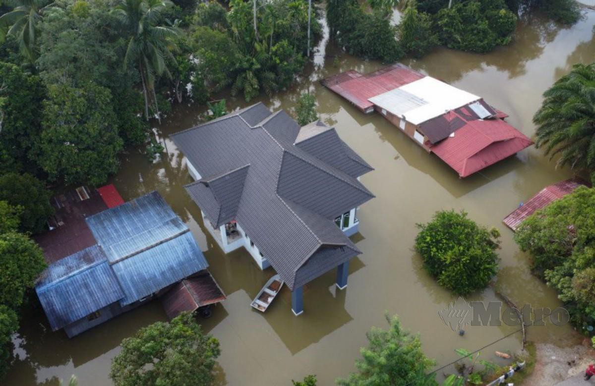 KEADAAN di Kampung Tersang dan Kampung To’ Deh di Rantau Panjang yang dilanda banjir, semalam. FOTO arkib NSTP 