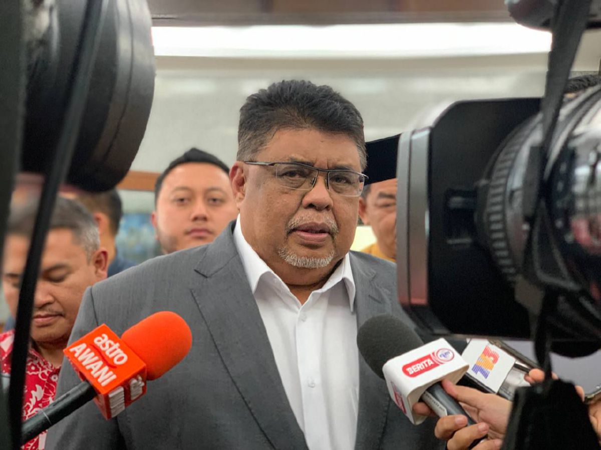 AB Rauf ditemui media selepas mesyuarat Badan Perhubungan Umno Melaka. FOTO Amir Mamat.