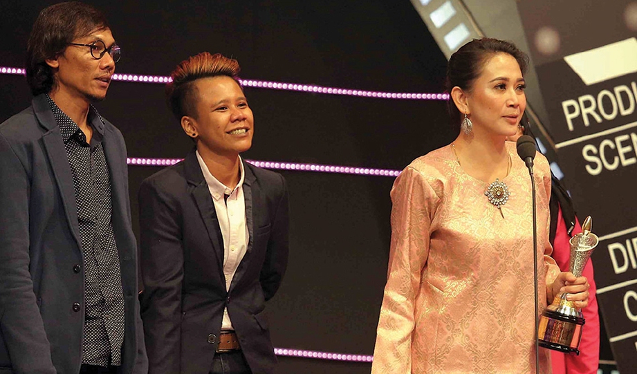 DINOBATKAN sebagai Pengarah Terbaik pada Anugerah Kaseh Tribute P Ramlee.