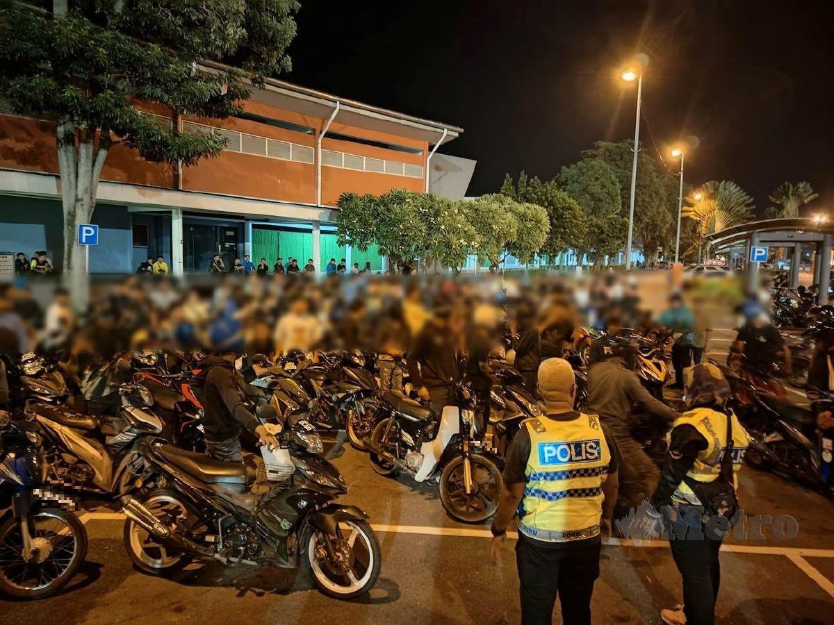 ANTARA motosikal yang diperiksa dalam Operasi Khas Bersepadu Samseng Jalanan di BORR berdekatan kawasan R&R Bagan Ajam bermula jam 1.30 hingga 10 pagi tadi. FOTO ihsan polis 