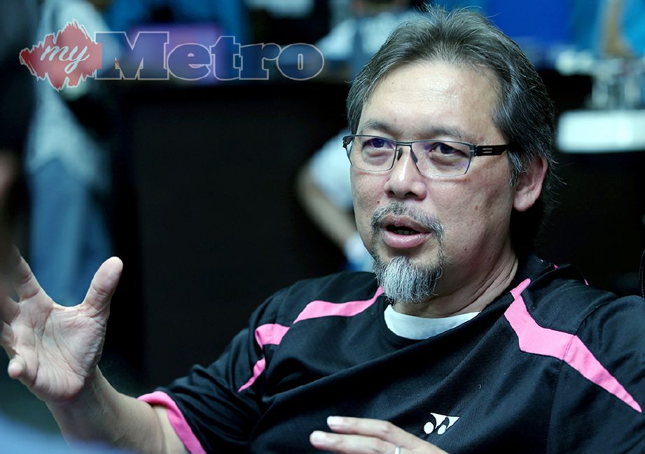 BEKAS pemain badminton negara, Datuk Razif Sidek mahu beregu negara bangkit. Foto fail 
