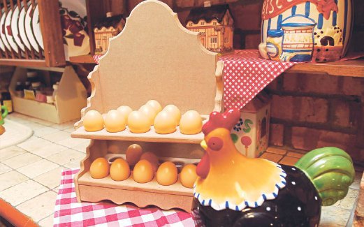 KOLEKSI rak telur hiasan ilham kreatif Rostam Affandi.