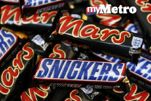 Coklat jenama Mars dan Snickers yang dikilangkan di Belanda ditarik balik penjualannya. FOTO Reuters