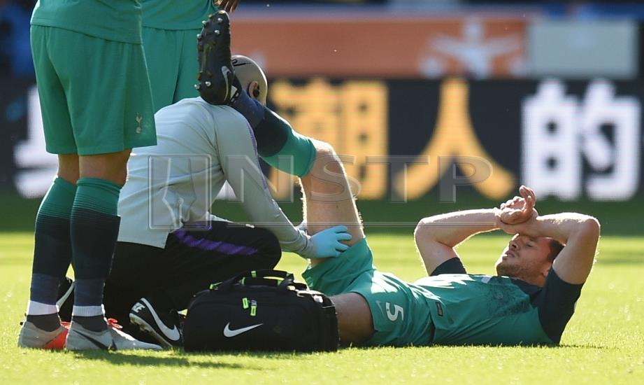 VERTONGHEN cedera pada aksi menentang Huddersfield, bulan lalu. FOTO/AFP 