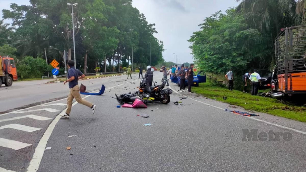 Keadaan di lokasi kemalangan membabitkan 10 kenderaan di KM116 Jalan Persekutuan Ipoh-Kuala Lumpur berdekatan persimpangan lampu isyarat Plaza Tol Behrang, semalam. Foto ihsan Pembaca