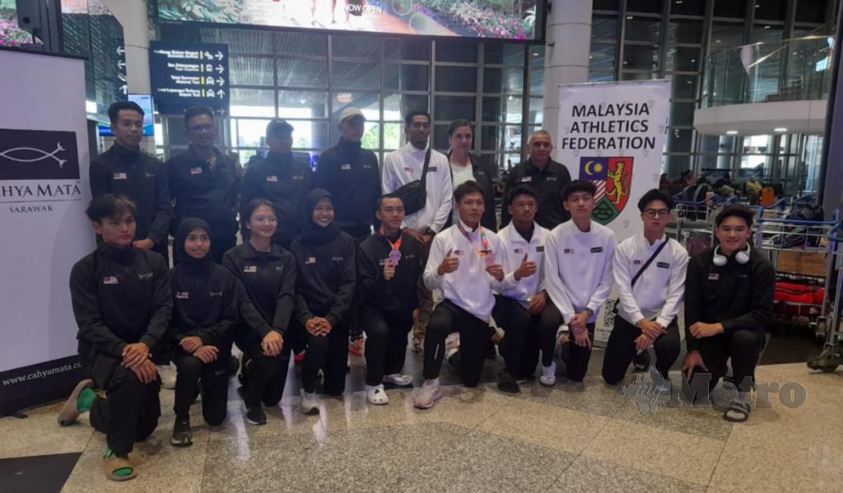 BARISAN atlet olahraga B-20 negara bergambar sebaik tiba selepas Kejohanan Olahraga Asia B-20 di Dubai, Emiriah Arab Bersatu. FOTO FB KESATUAN OLAHRAGA MALAYSIA