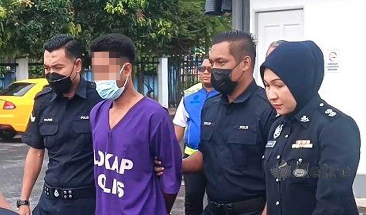SUSPEK yang dipercayai membunuh isterinya dibawa ke Mahkamah Majistret Dungun untuk perintah reman. FOTO Rosli Ilham