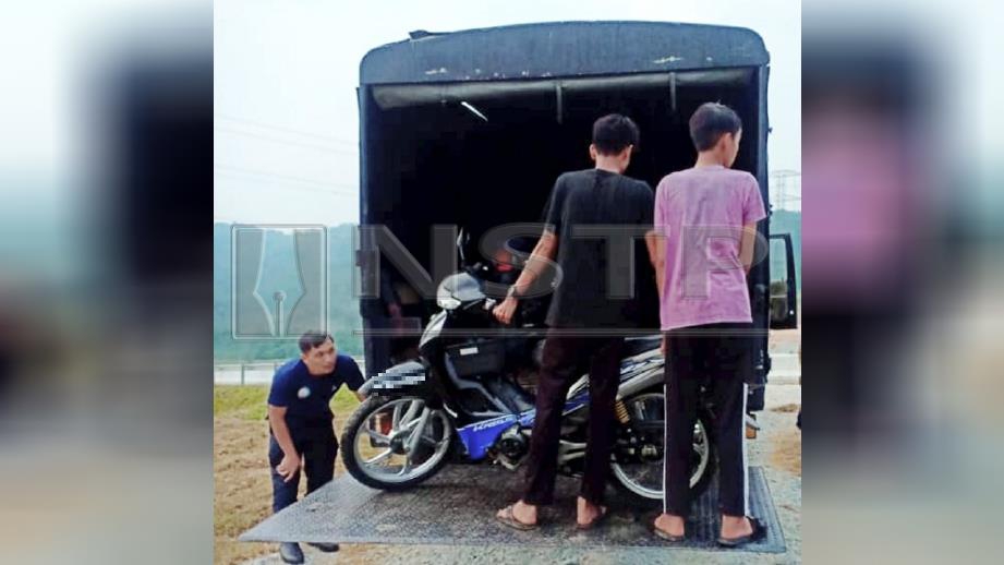Motosikal milik suspek disita selepas dipercayai digunakan untuk berlumba dan ditunggang secara melulu. FOTO Ihsan PDRM