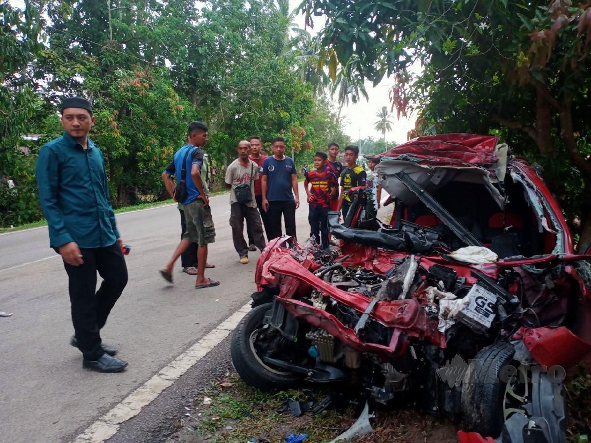 KERETA dipandu Nur Ain Fitriah yang terbabit kemalangan dengan lori muatan tanah di Kampung Kubang Telaga, Bachok. FOTO Nor Amalina Alias