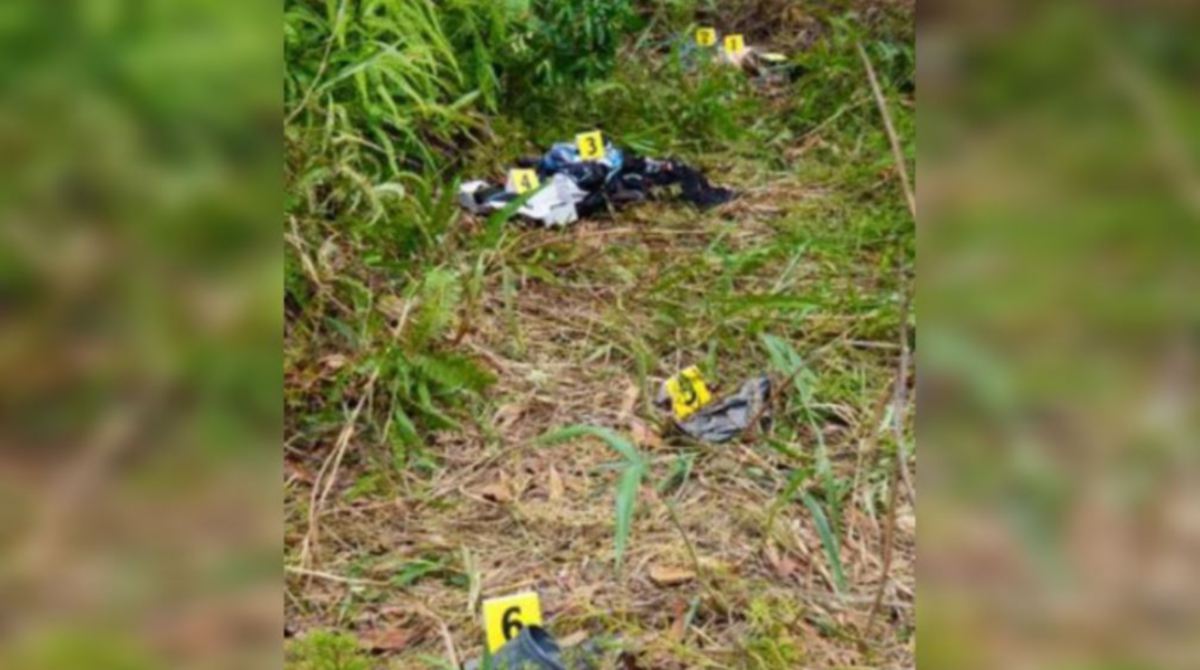 MAYAT lelaki ditemui di dalam semak di tepi Jalan Kristal, Sibujaya, Sibu.FOTO Ihsan PDRM.