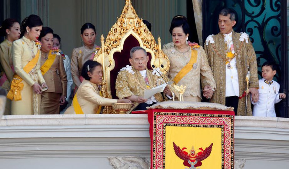 MENGHINA institusi raja di Thailand boleh dikenakan hukuman penjara hingga 15 tahun. FOTO fail Reuters