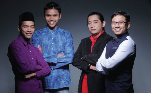 PENERBIT Da'i musim kedua Shukri Ibrahim (dua dari kanan) bersama finalis.
