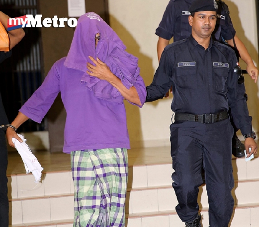 Penganggur menghadapi dua pertuduhan merogol adik ipar  berusia 11 tahun, dibawa keluar dari Mahkamah Sesyen Seremban. - Foto WAN NUR AMIRAH WAN MOHAMED REDZA