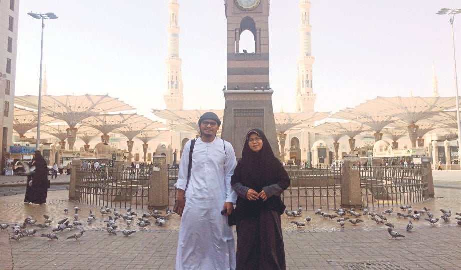 AHMAD dan Noradilah akhirnya tiba di Madinah. FOTO Ahmad Mohd Isa