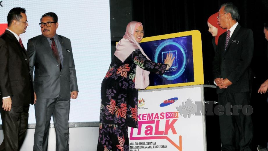 Rina merasmikan program KEMAS TaLK 2019 di Kuala Lumpur hari ini. FOTO Owee Ah Chun
