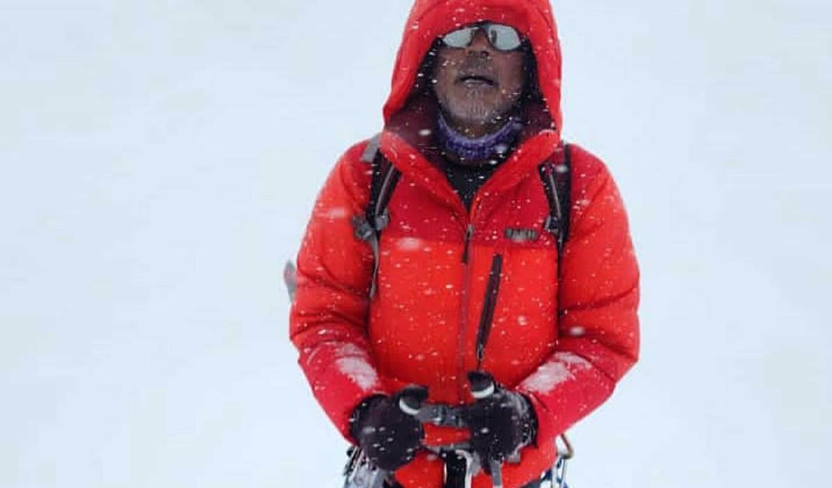 RJ Nagarajan berjaya menakluki Gunung Everest menerusi program Misi ZeroTo8000. FOTO Facebook Zeroto8000 K2 2023