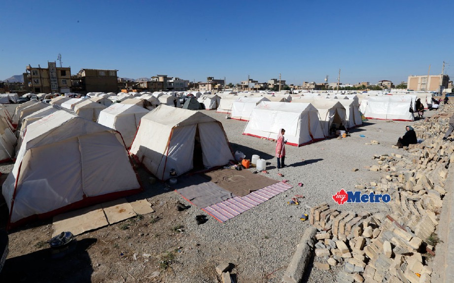 Khemah di kawasan penempatan sementara mangsa gempa bumi di Sare Pole-Zahab, wilayah Kermanshah, Iran. - Foto EPA