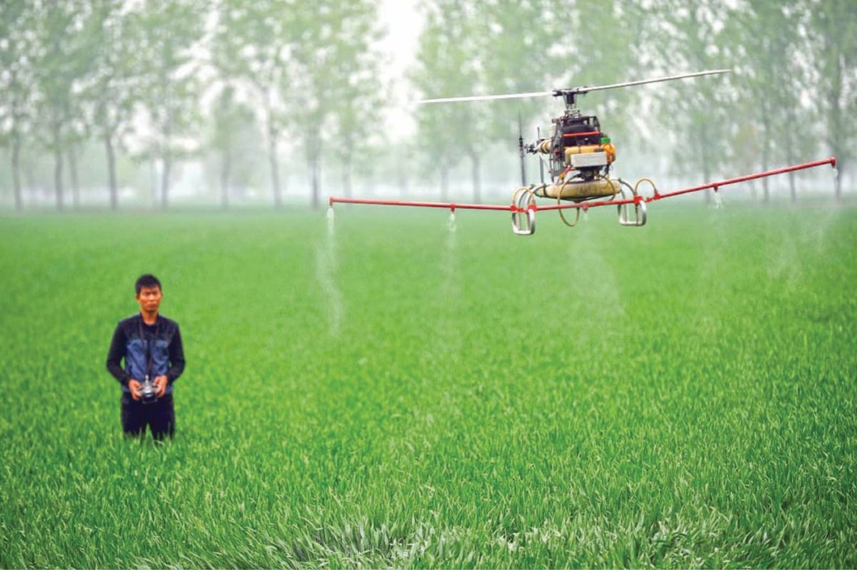 DRON sebagai contoh menjadi elemen penting dalam teknologi pertanian hari ini untuk semburan racun serta pemantauan dan perkakas berteknologi tinggi ini digunakan oleh kebanyakan negara maju dalam industri pertanian.