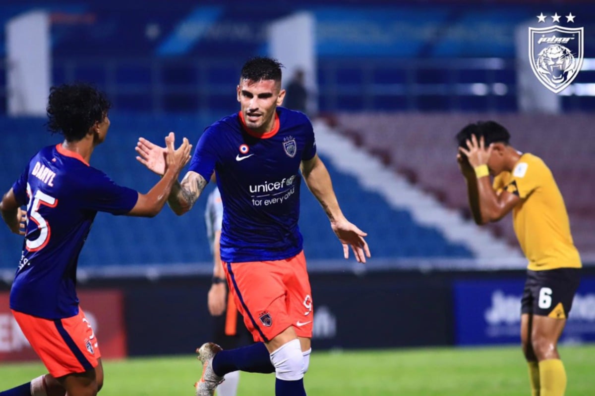 FERNANDO Rodriguez gembira selepas menjaringkan ketika menentang Projek FAM-MSN pada aksi Liga Perdana di Stadium Tan Sri Hassan Yunos, Lartkin, sebentar tadi.  FOTO Ihsan Johor Southern Tigers