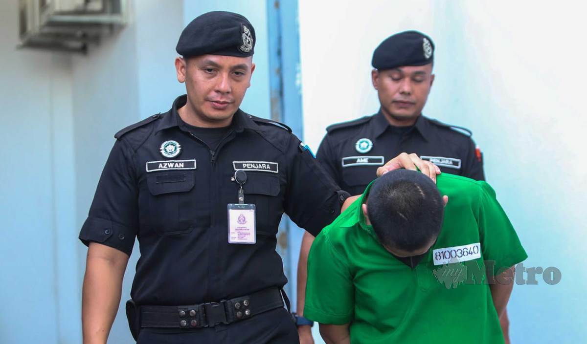 MUHAMMAD Hafiz mengaku tidak bersalah di Mahkamah Sesyen Kota Bharu atas pertuduhan merogol seorang remaja perempuan berusia 13 tahun lapan bulan enam tahun lalu di sebuah bilik stor sekolah. FOTO Nik Abdullah Nik Omar
