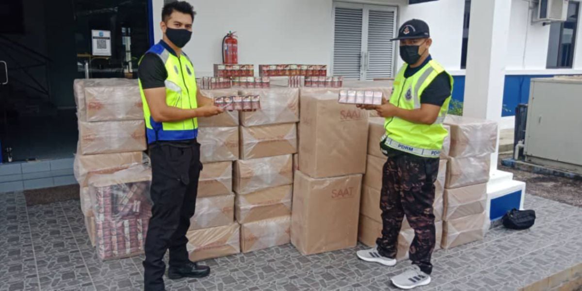 SEBANYAK 100 kotak besar yang mengandungi 5,000 karton rokok putih dianggarkan bernilai RM750,000 dirampas Pasukan Polis Marin (PPM) Wilayah Tiga, Pengkalan Kubor. FOTO IHSAN PPM