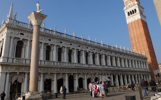 DATARAN popular di tengah bandar Venice.