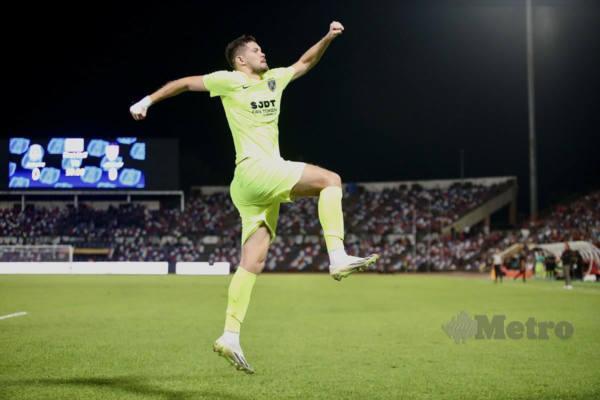 ROMEL Morales menjaringkan gol pertama Harimau Selatan. FOTO MOHD ADAM ARININ