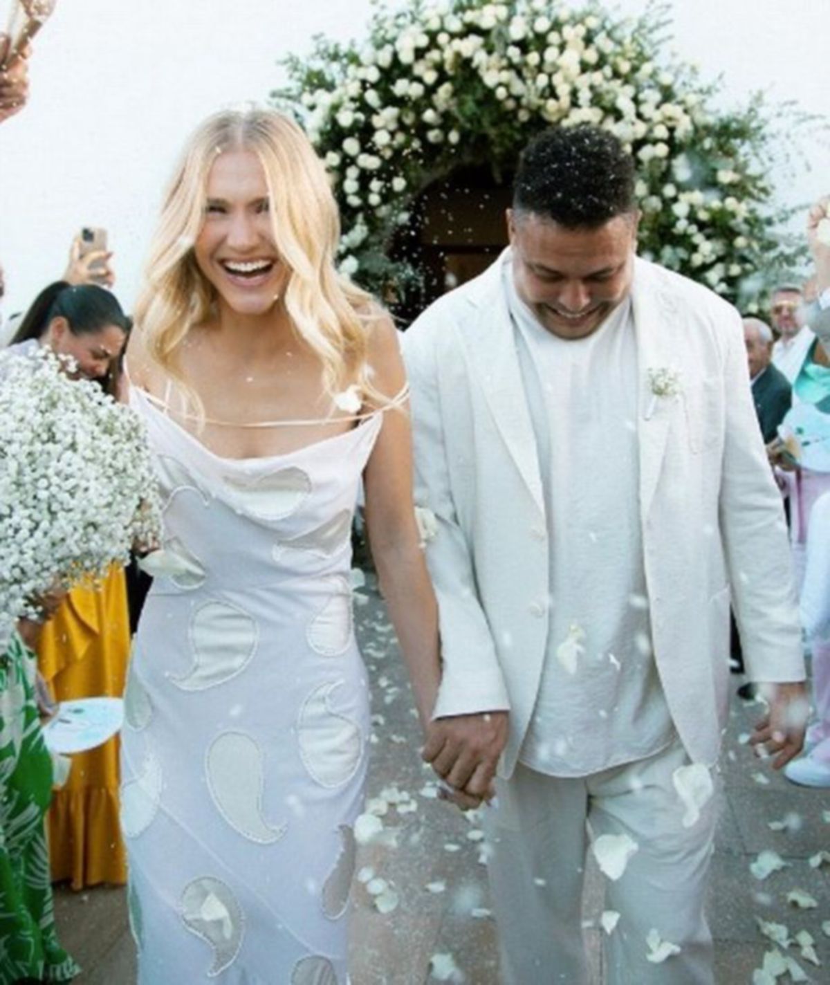 RONALDO (kanan) dan pasangannya, Celina diraikan pada majlis perkahwinan mereka. FOTO Agensi