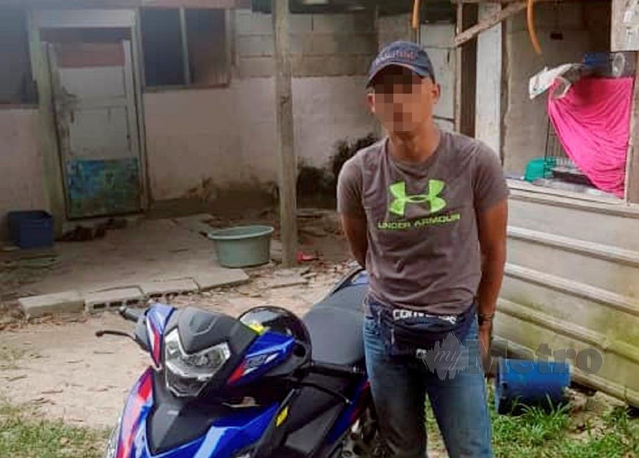 WAN Rongak ditahan polis selepas rakaman kejadian ragut ke atas seorang wanita di kafe tular di media sosial.