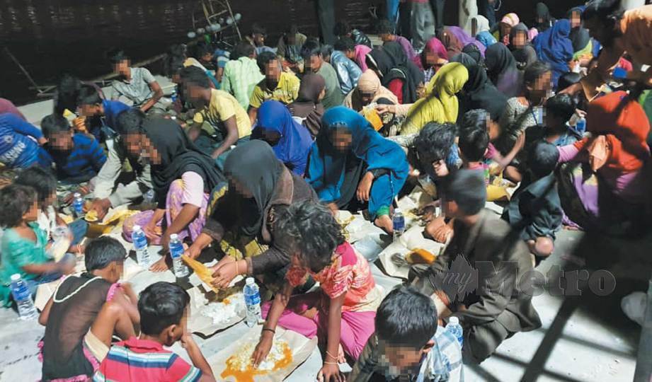 BAYARAN bermula dari kem pelarian Rohingya di Cox’s Bazar di mana apabila dibawa ke pantai, sebanyak RM2,000 hingga RM2,500 dikenakan untuk membawa mereka menaiki bot ke Malaysia. FOTO Arkib NSTP