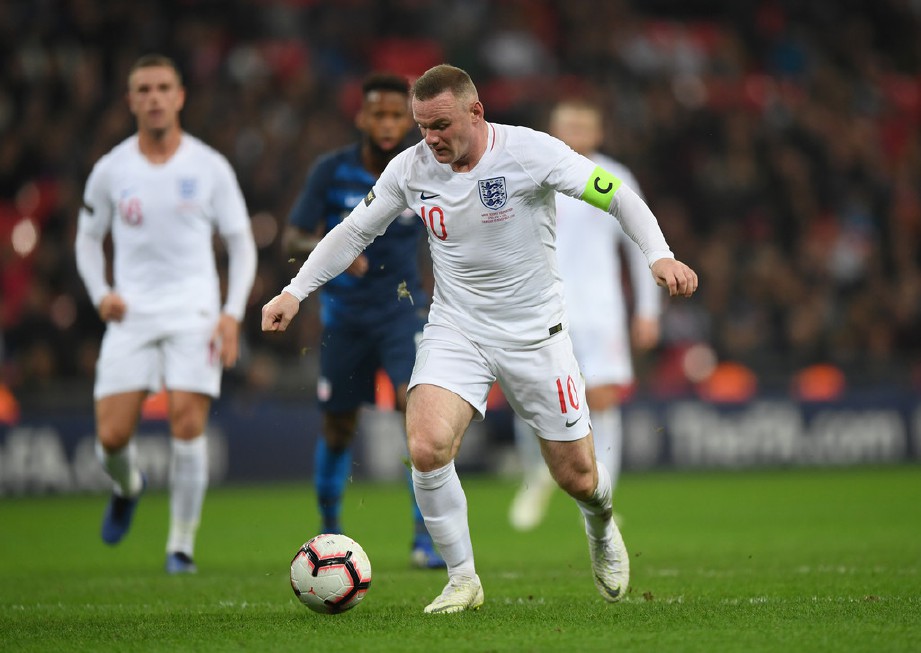 ROONEY beraksi kali terakhir bersama England ketika aksi persahabatan menentang AS pada November 2018. — FOTO Agensi