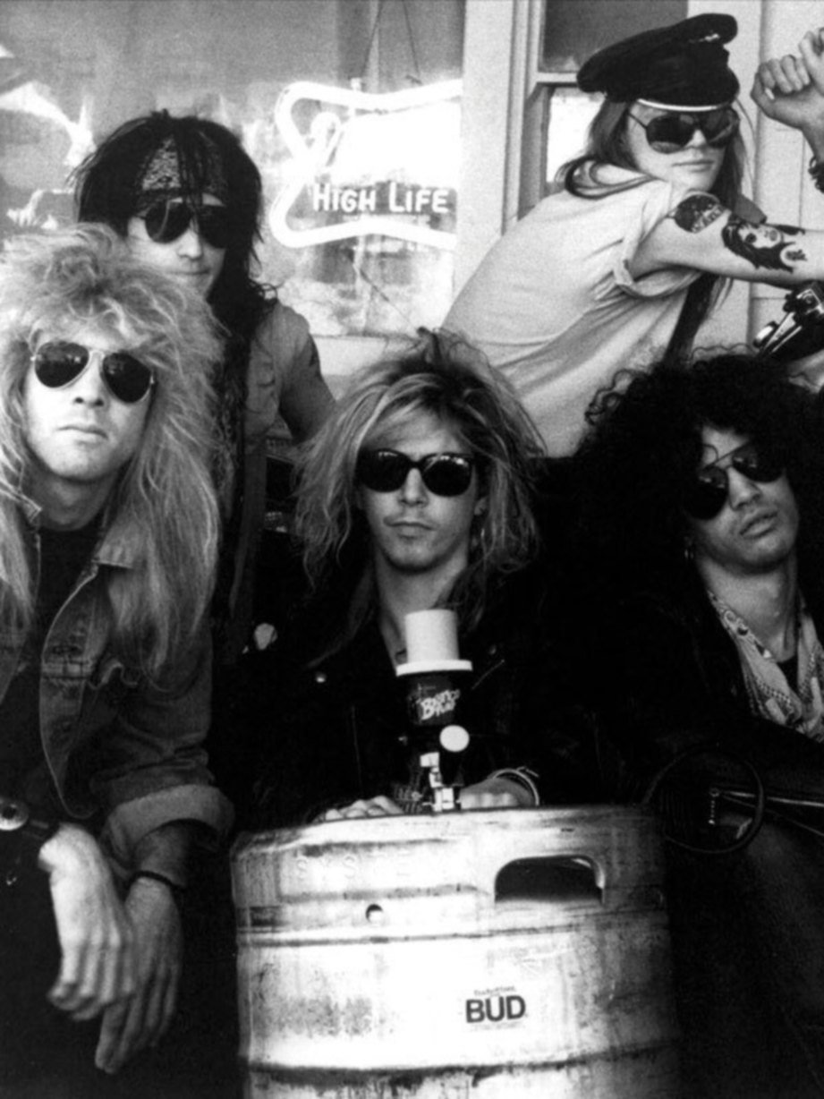 GUNS N’ Roses klasik terdiri daripada (dari kiri) Steven, Izzy, Duff, Axl dan Slash.