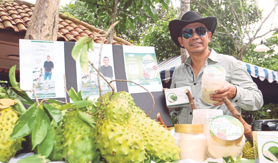 ROSYAM menunjukkan produk yang dihasilkan berasaskan durian belanda.