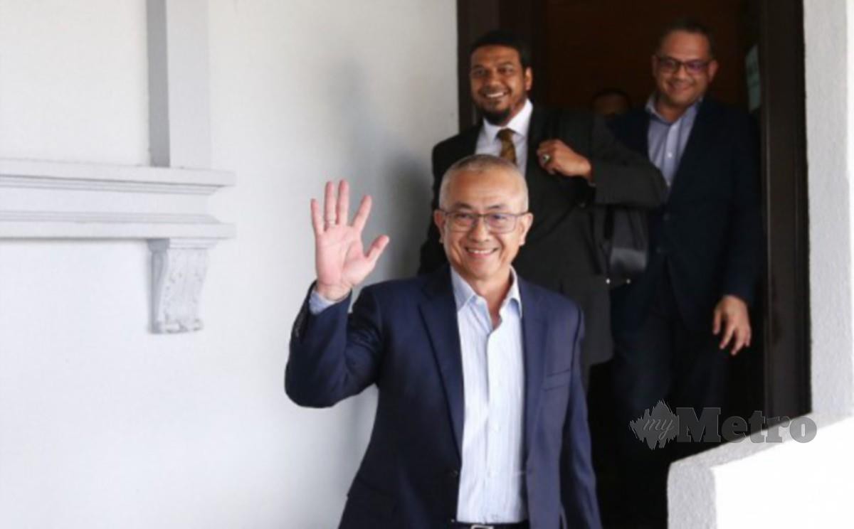 ROZMAN dibebaskan atas pertuduhan menggunakan kedudukan dalam mendapatkan kontrak pekerjaan bagi LLPM di Mahkamah Sesyen Kuala Lumpur, hari ini. FOTO Saifulizan Tamadi