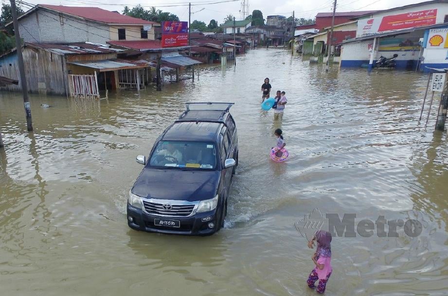 KEADAAN banjir di Rantau Panjang. FOTO Fathil Asri 