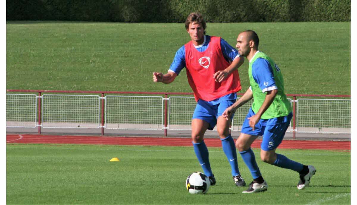 GIROUD (kiri) bersama Regragui berlatih bersama ketika mewakili Grenoble. FOTO Agensi