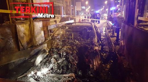 BMW yang terbakar menyebabkan pemandunya rentung. FOTO ihsan PDRM