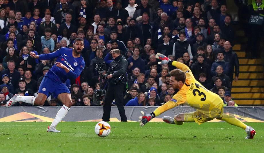 PEMAIN tengah Chelsea, Ruben Loftus-Cheek menjaringkan gol pembukaan. — FOTO Reuters