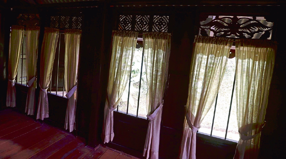 TIGA eleman asas Islam ada dalam pembinaan tingkap rumah tradisional Melayu.