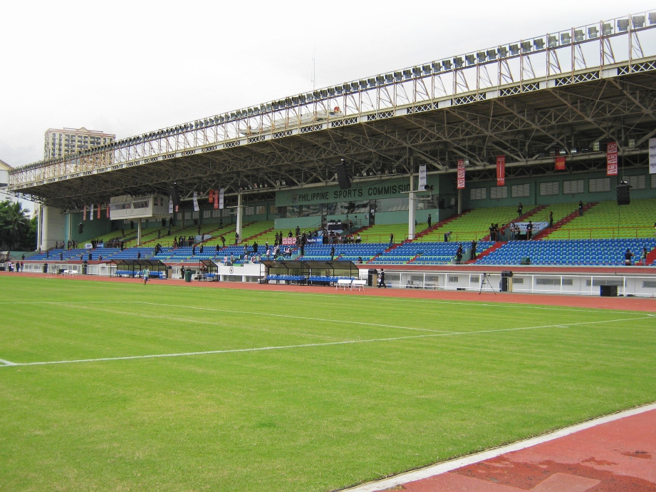 RUMPUT tiruan di Stadium Memorial Rizal adalah daripada gred terbaik.