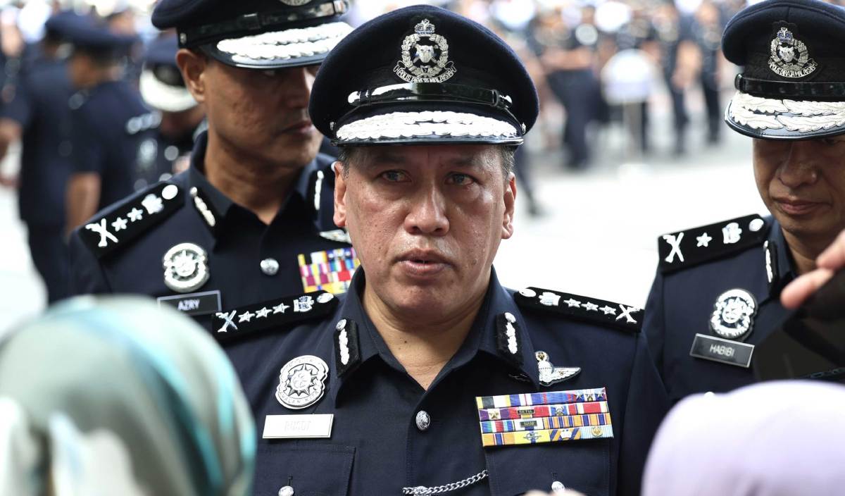 RUSDI menjawab pertanyaan media selepas menghadiri Perhimpunan Bulanan Polis Kuala Lumpur di Dataran Perkasa Ibu Pejabat Polis Kontinjen Kuala Lumpur.  foto BERNAMA