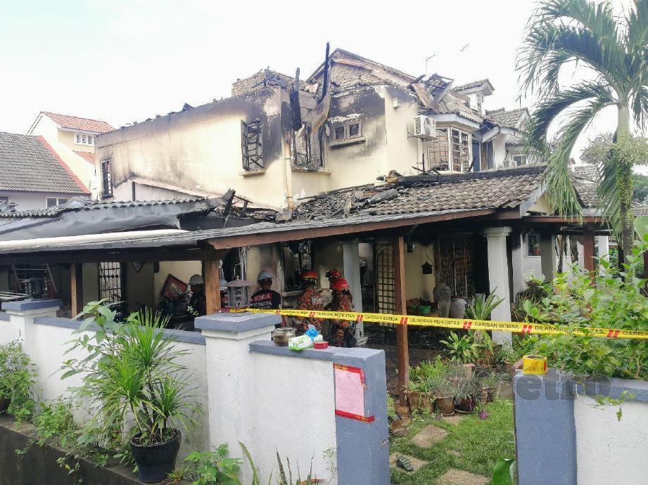 MAYAT Ahmad Zulhilman ditemui di bilik tidur tingkat atas rumah yang terbakar di Taman Bukit Saga, Seksyen 26. FOTO Ruwaida Md Zain