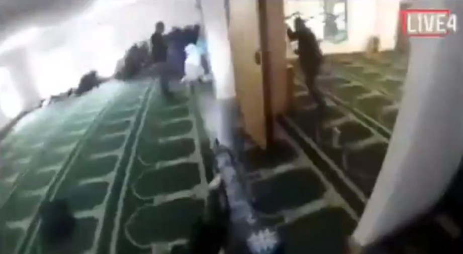 ANTARA rakaman kejadian menembak dalam masjid. FOTO/AGENSI