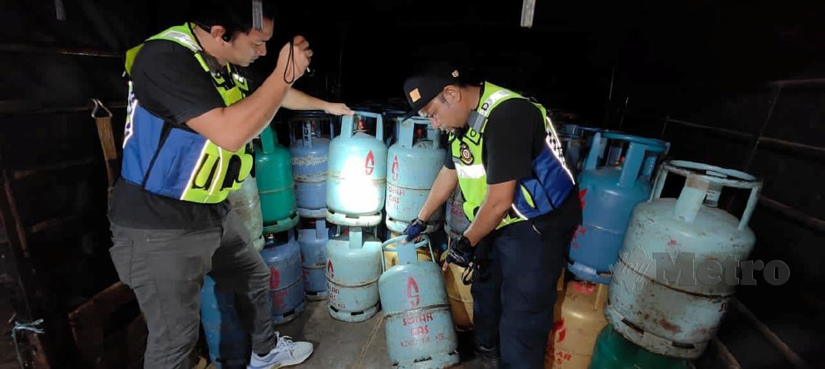 KPDN menumpaskan penyelewengan gas petroleum cecair di Mantin, Negeri Sembilan, kelmarin. FOTO Ihsan KPDN